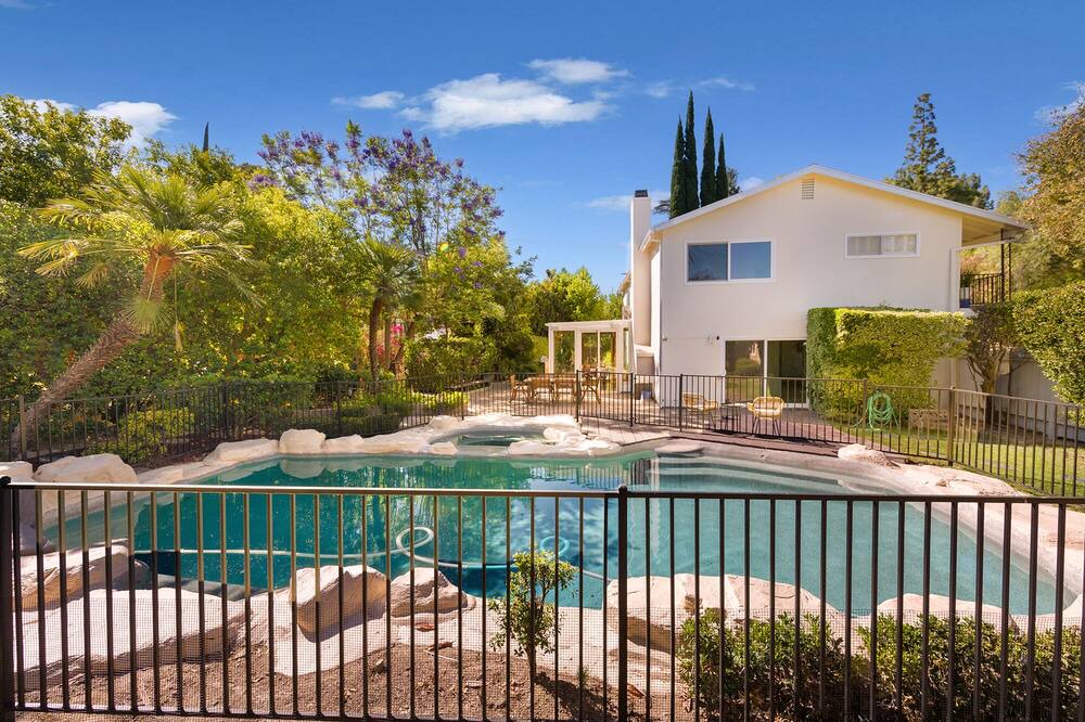 Photo of Outdoor in Canoga Park