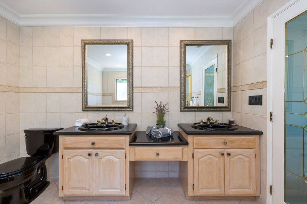 Photo of Kitchen in Canoga Park