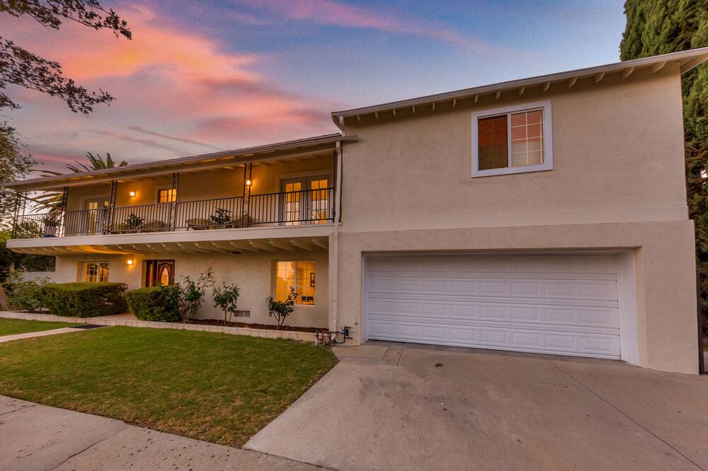 Photo of Outdoor in Canoga Park