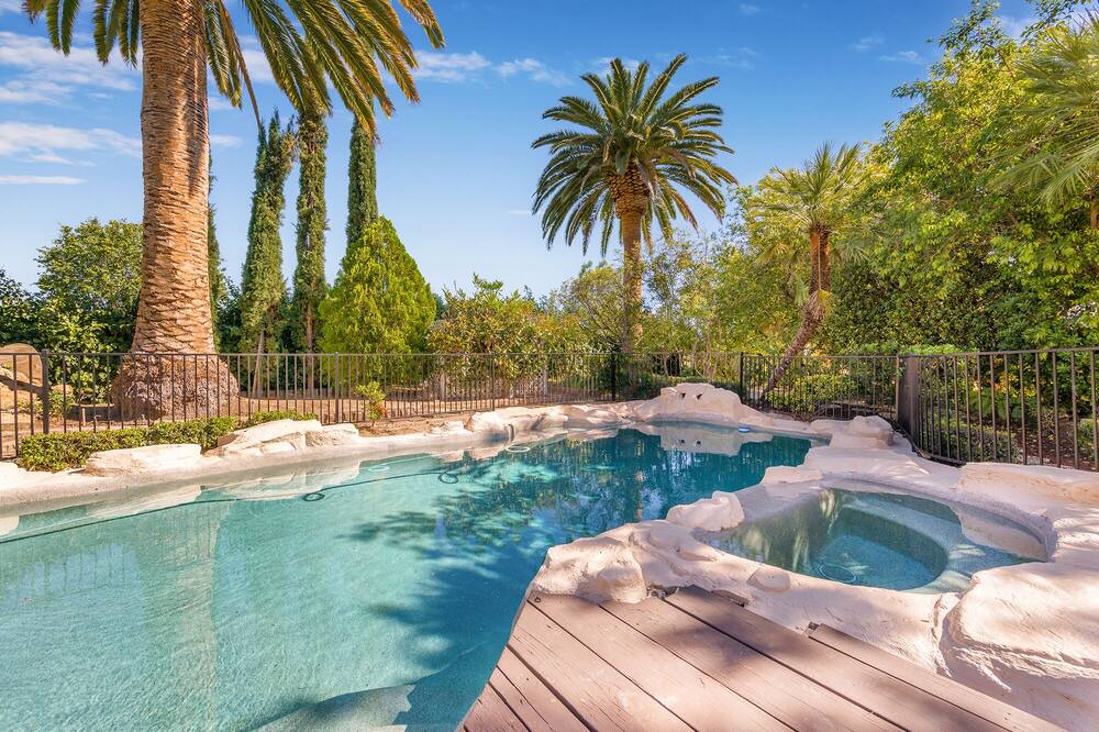 Photo of Outdoor in Canoga Park
