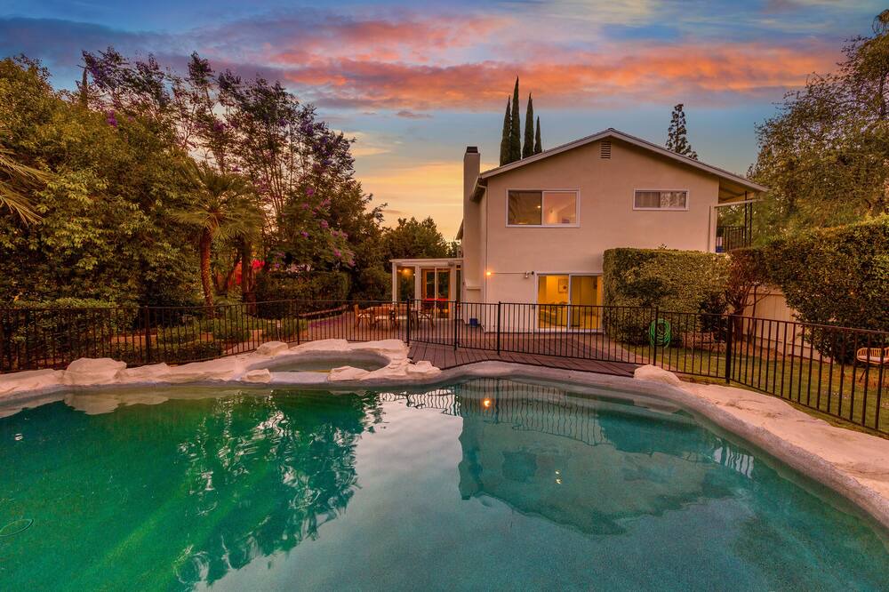 Photo of Outdoor in Canoga Park