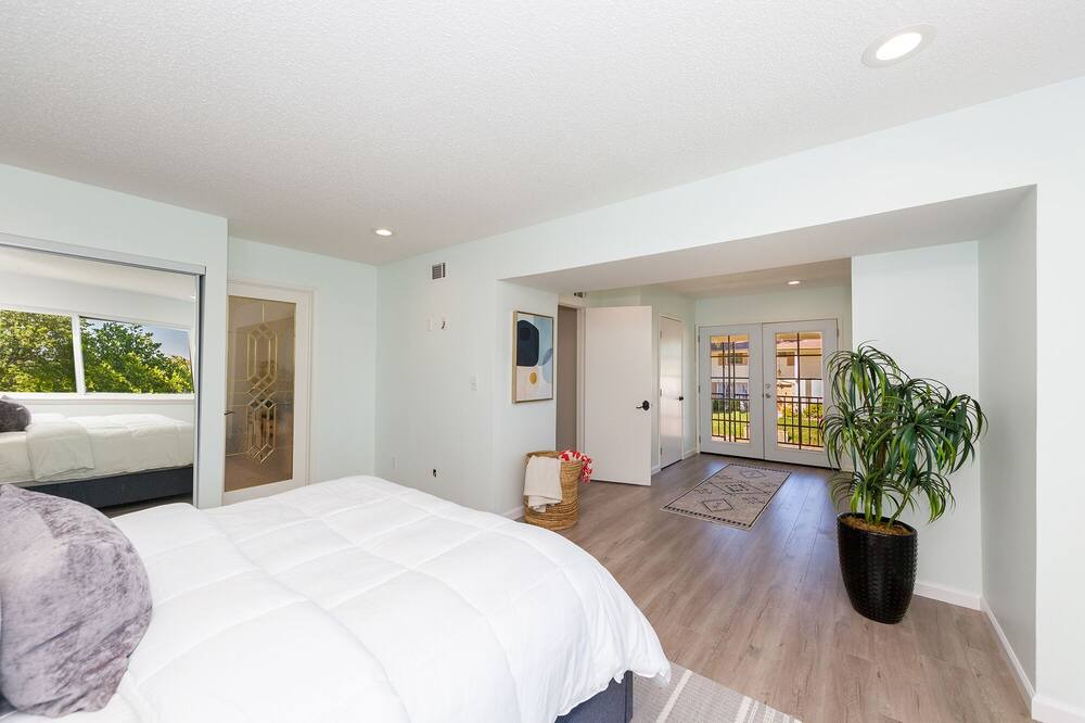 Photo of Bedroom in Canoga Park