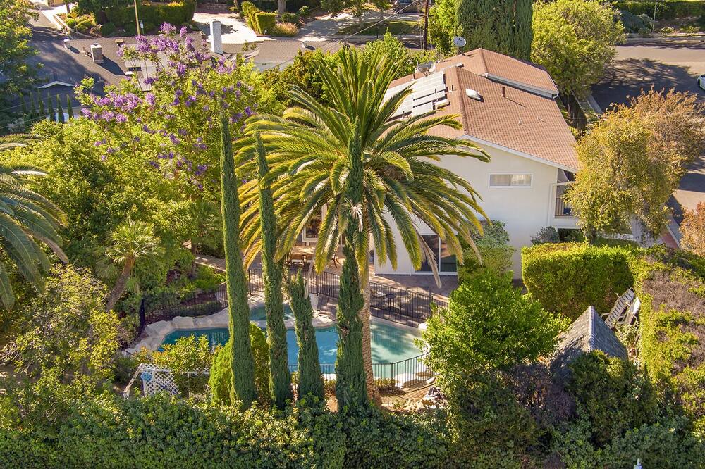Photo of Outdoor in Canoga Park