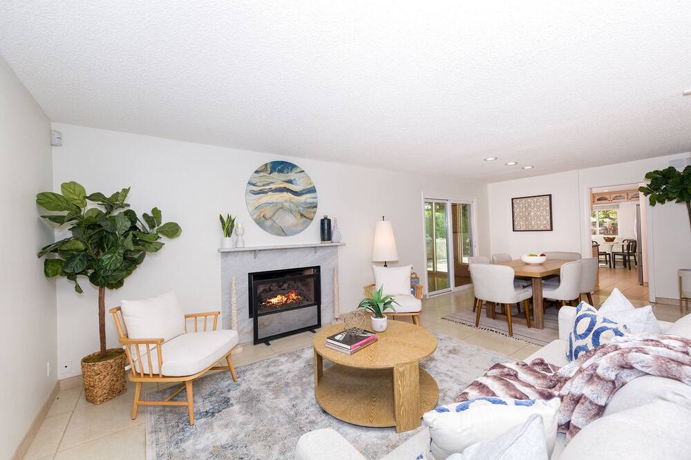 Photo of Livingroom in Canoga Park