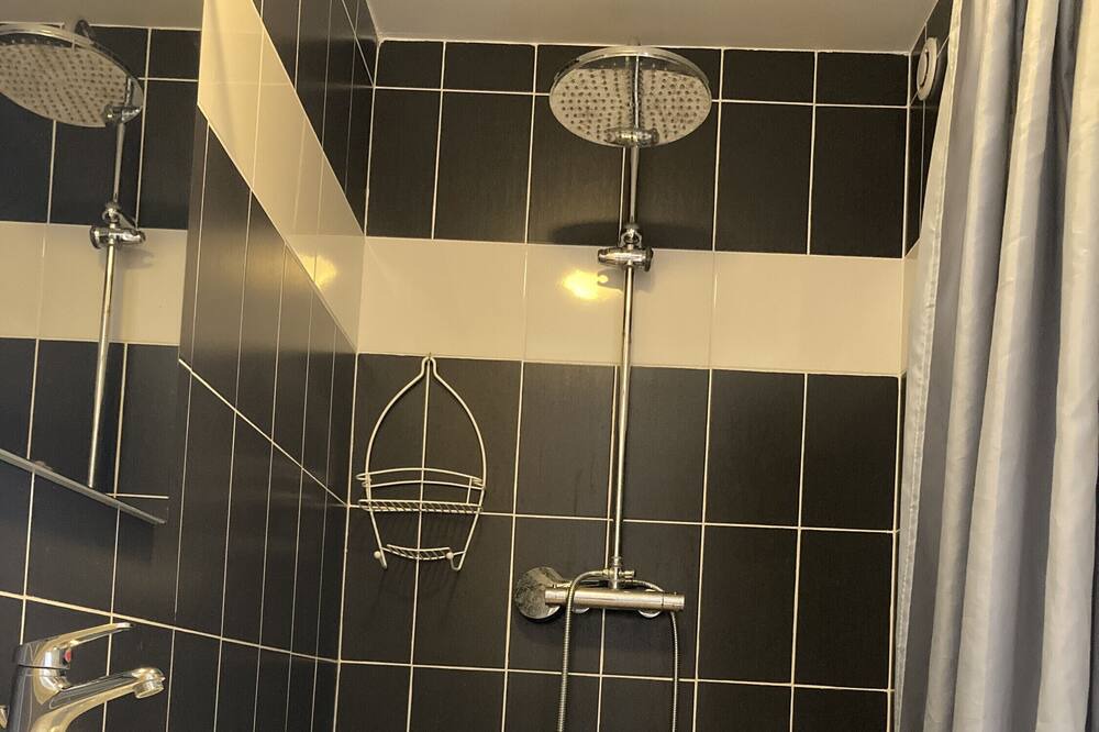 Photo of Bathroom in Girondelle