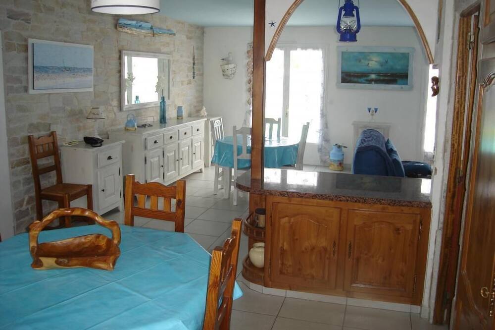 Photo of Kitchen in LʼIle-dʼOlonne