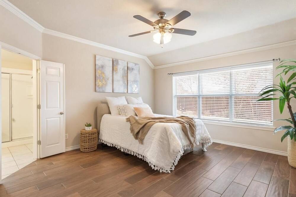 Photo of Bedroom in Burleson