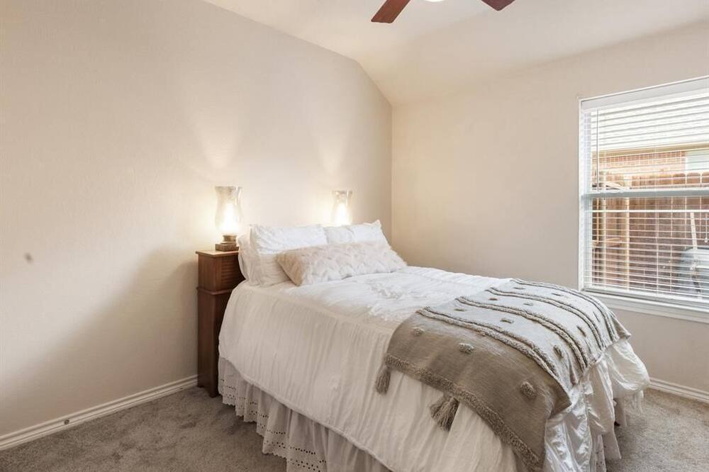 Photo of Bedroom in Burleson