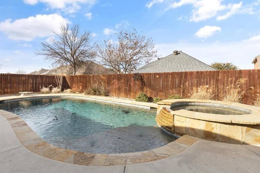 Photo of Outdoor in Burleson
