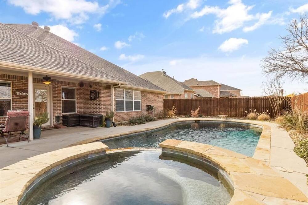 Photo of Outdoor in Burleson