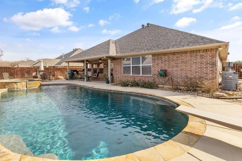 Photo of Outdoor in Burleson