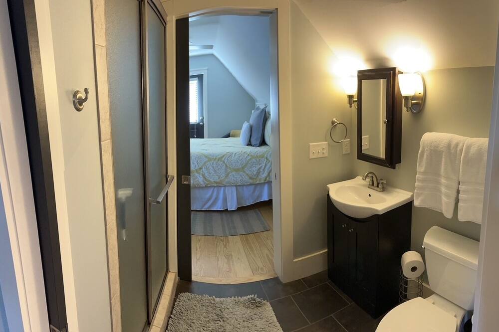 Photo of Bathroom in Dale