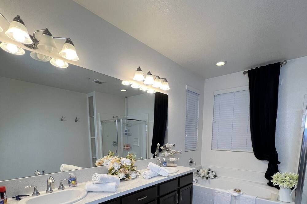 Photo of Bathroom in Moreno Valley