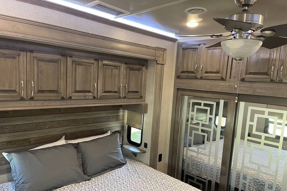 Photo of Bedroom in Shiner