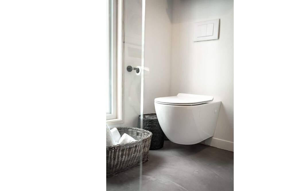 Photo of Bathroom in Thorne