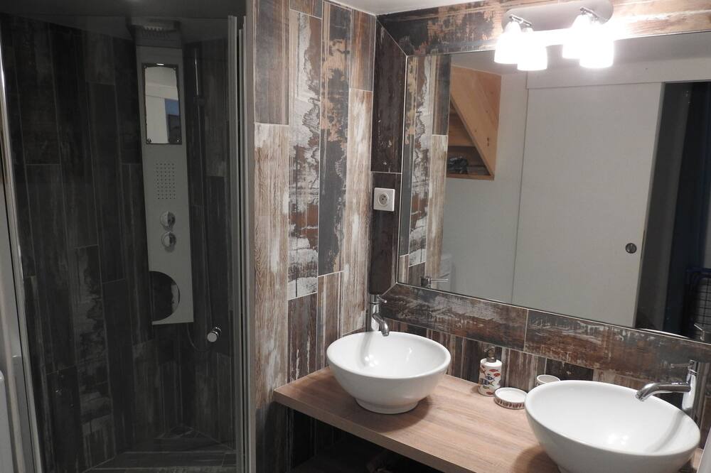 Photo of Bathroom in Sallertaine