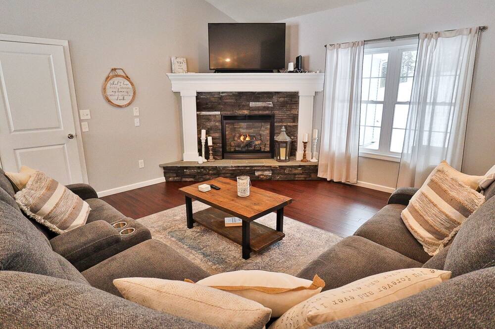 Photo of Livingroom in West Glens Falls