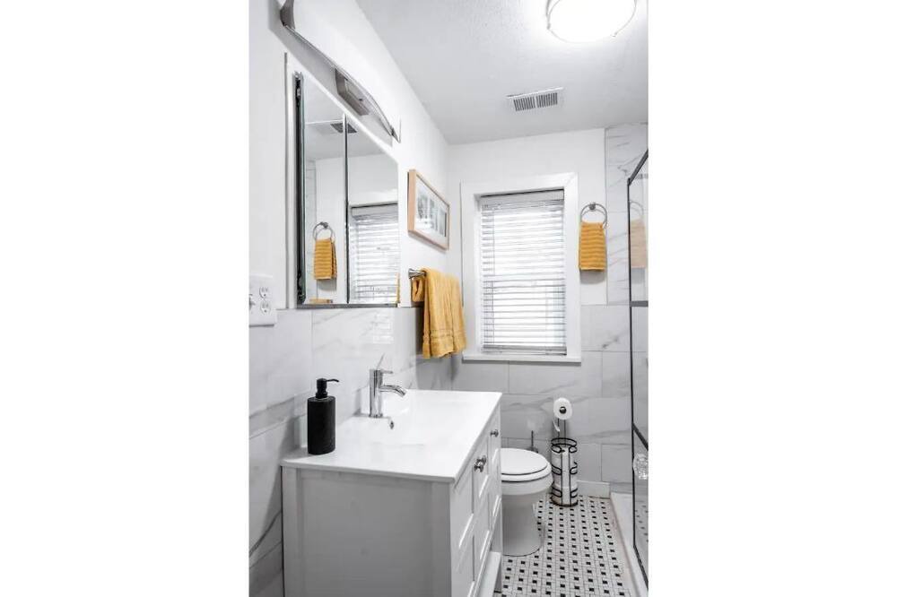 Photo of Bathroom in Town of Pines