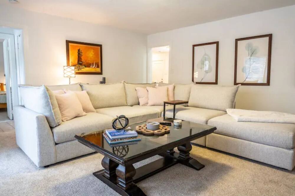 Photo of Livingroom in Town of Pines