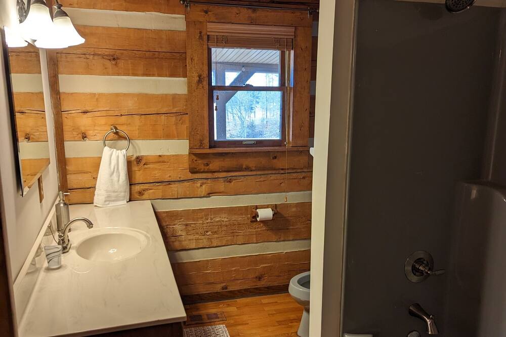 Photo of Bathroom in Bean Station
