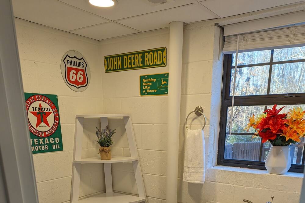 Photo of Bathroom in Bean Station