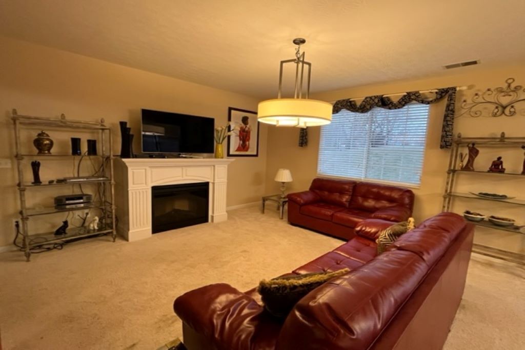 Photo of Livingroom in Roselawn Finance