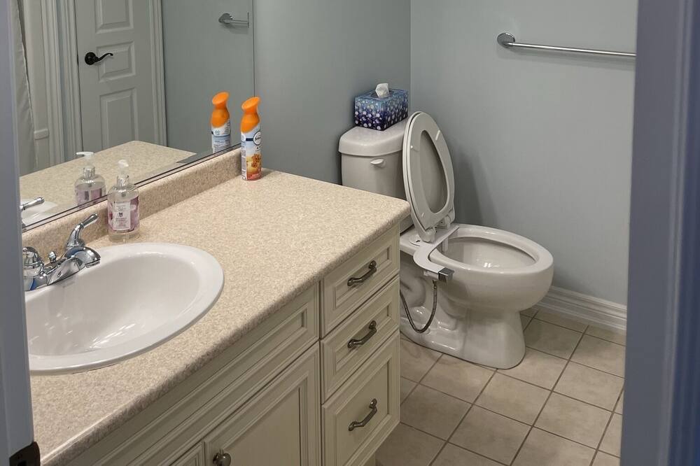 Photo of Bathroom in Victoria Harbour