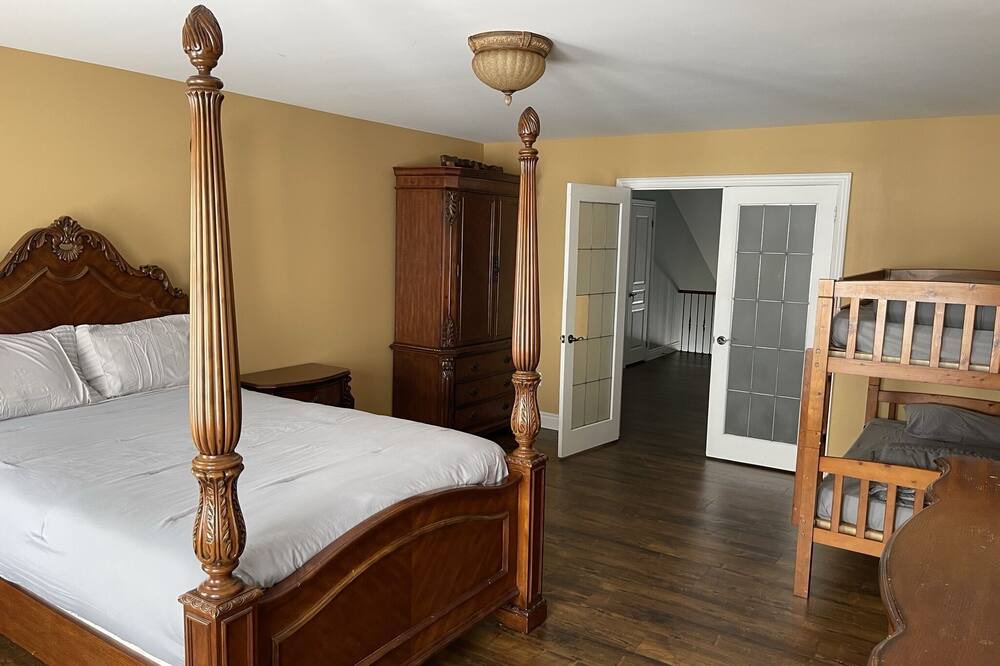 Photo of Bedroom in Victoria Harbour