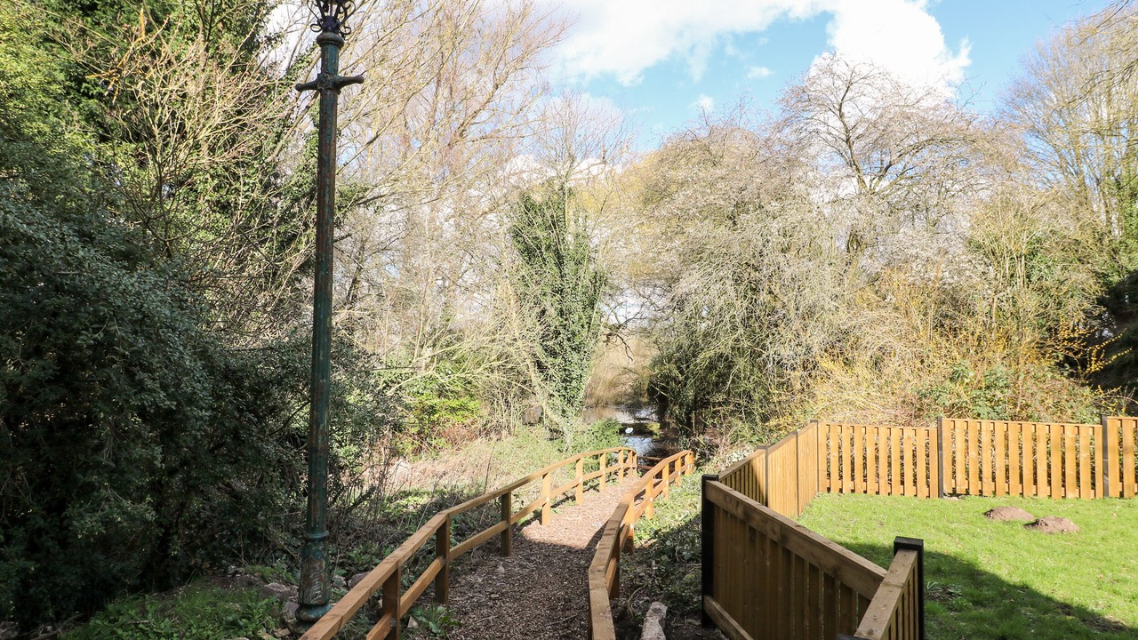 Photo of Others in Mansfield