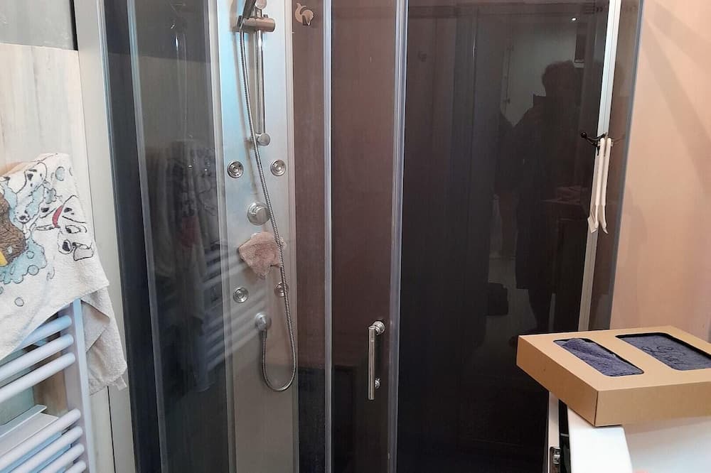 Photo of Bathroom in Loches