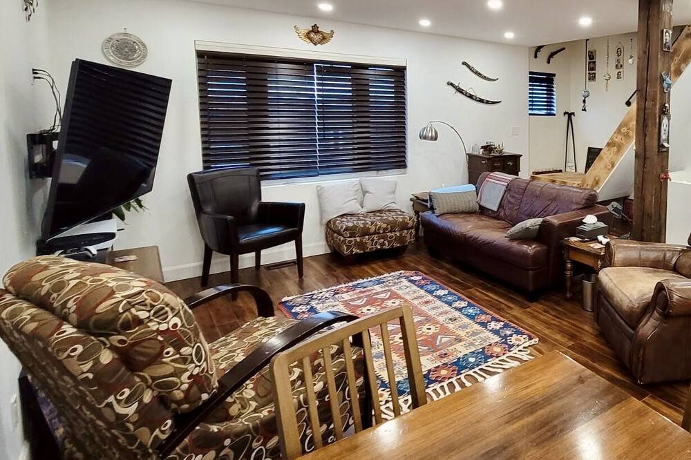 Photo of Livingroom in Oakwood Village