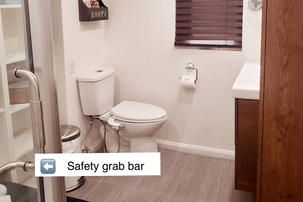 Photo of Bathroom in Oakwood Village