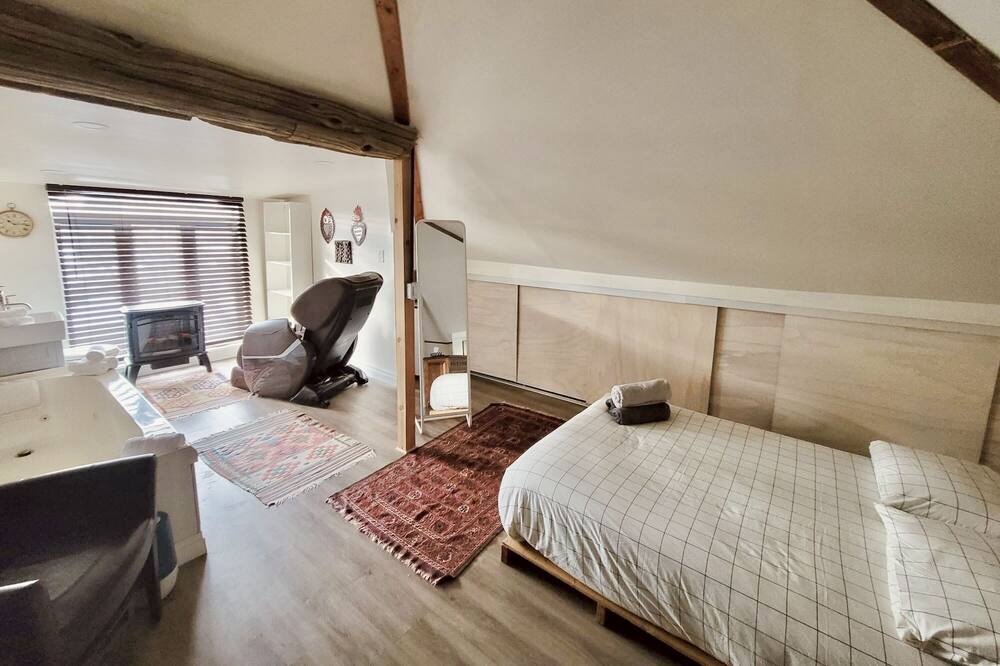 Photo of Bedroom in Oakwood Village