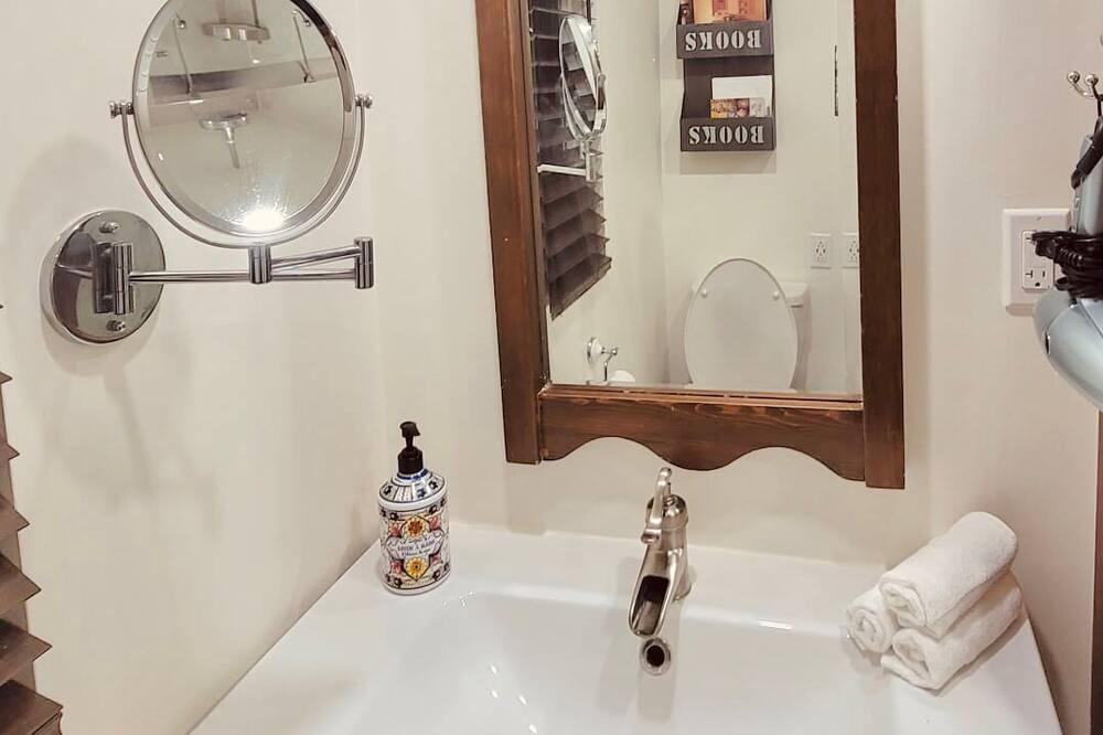 Photo of Bathroom in Oakwood Village