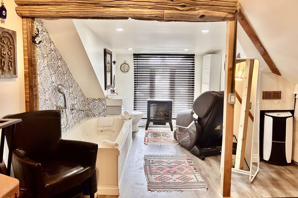 Photo of Bedroom in Oakwood Village