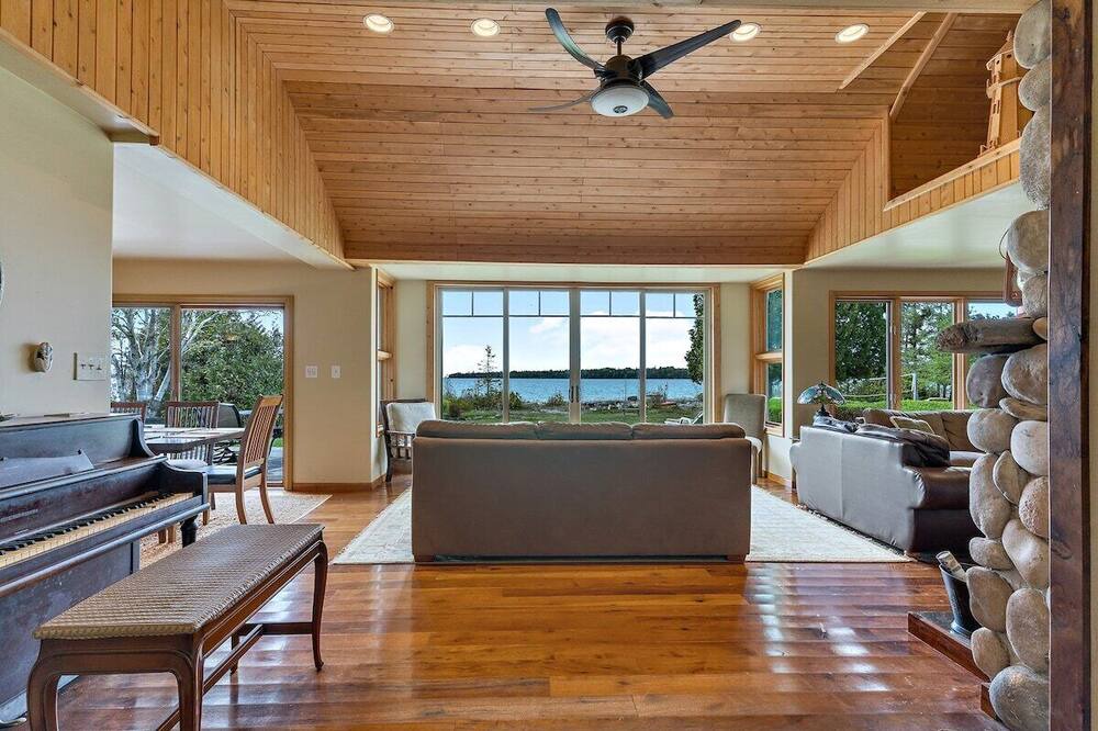 Photo of Livingroom in Tobermory