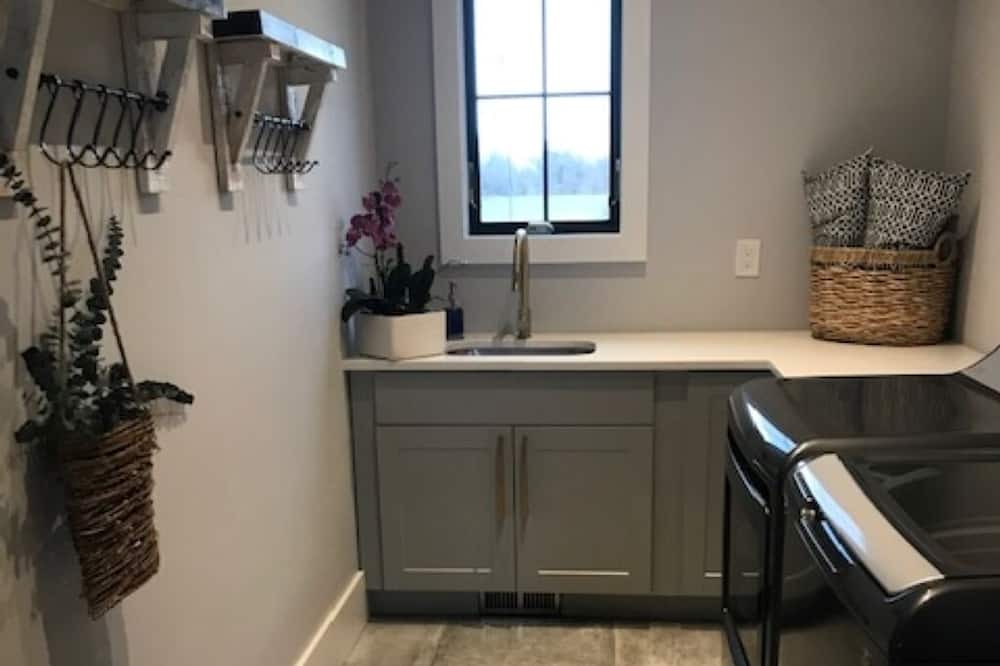 Photo of Bedroom in Aquebogue