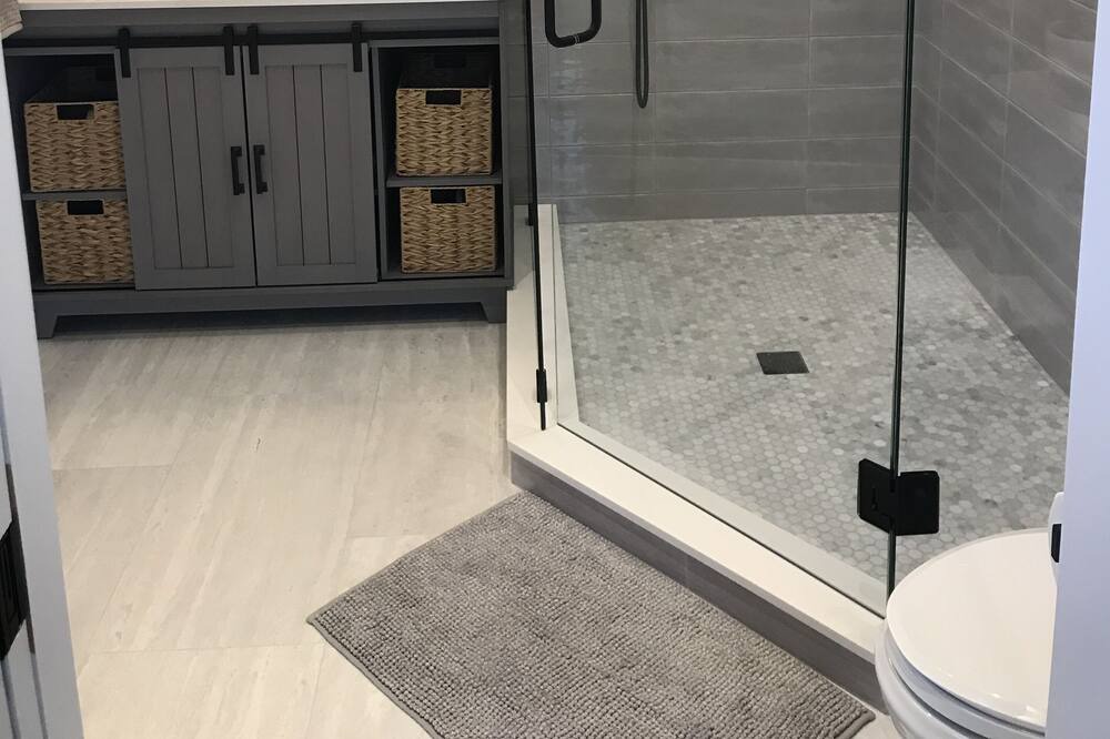 Photo of Bathroom in Aquebogue