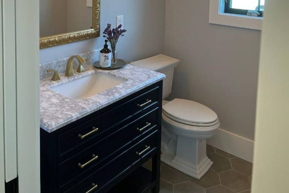 Photo of Bathroom in Aquebogue