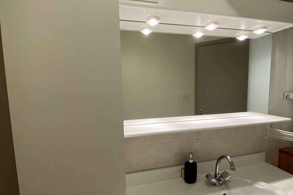 Photo of Bathroom in Salles-Curan