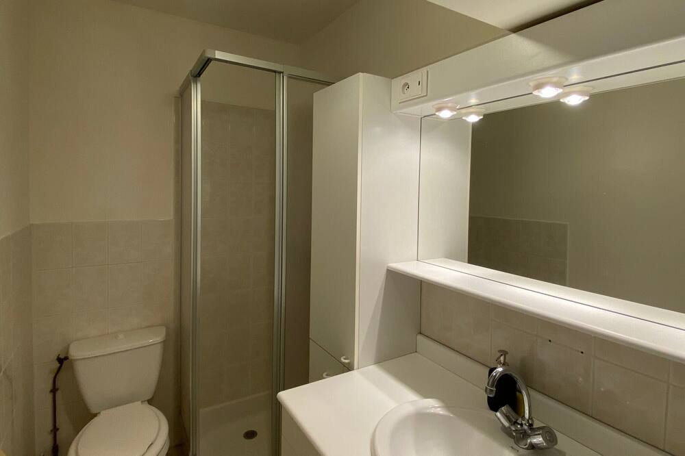 Photo of Bathroom in Salles-Curan