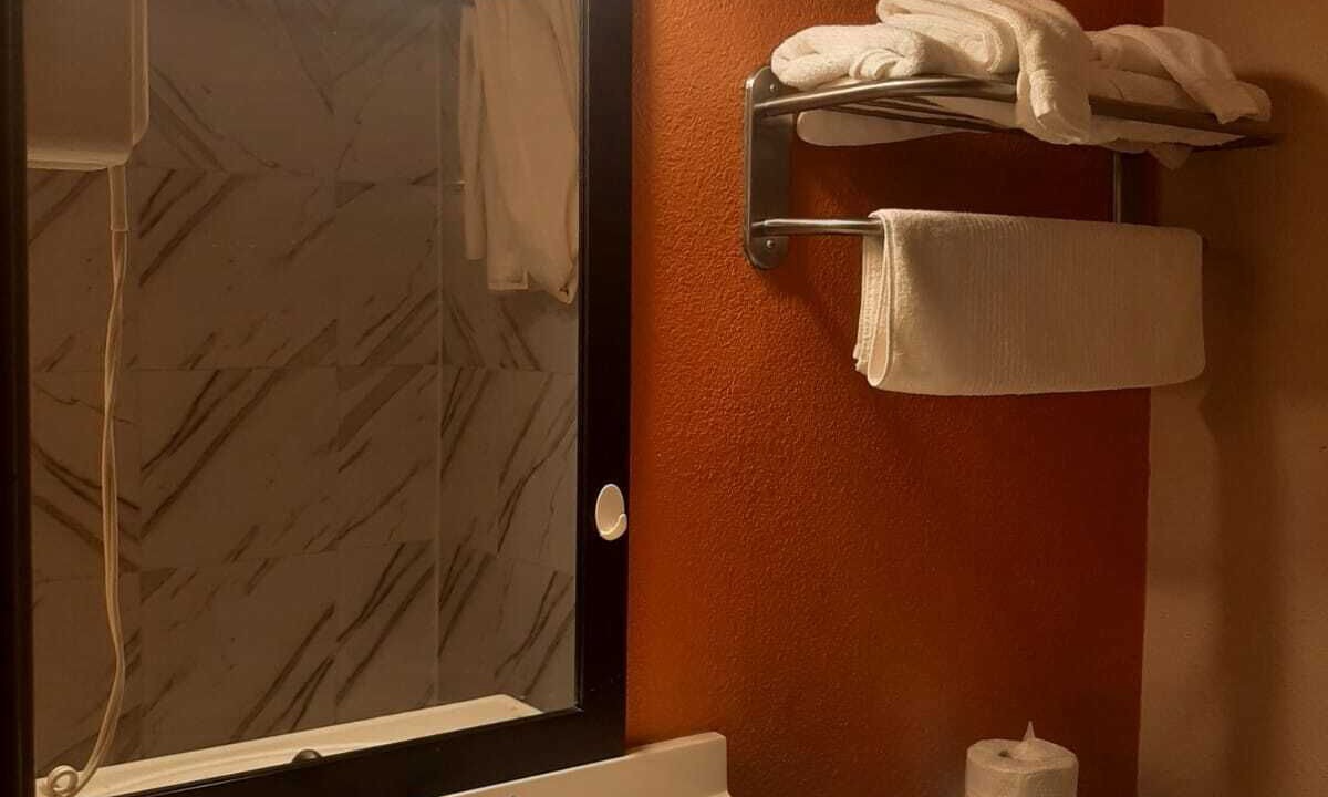 Photo of Bathroom in Hannibal