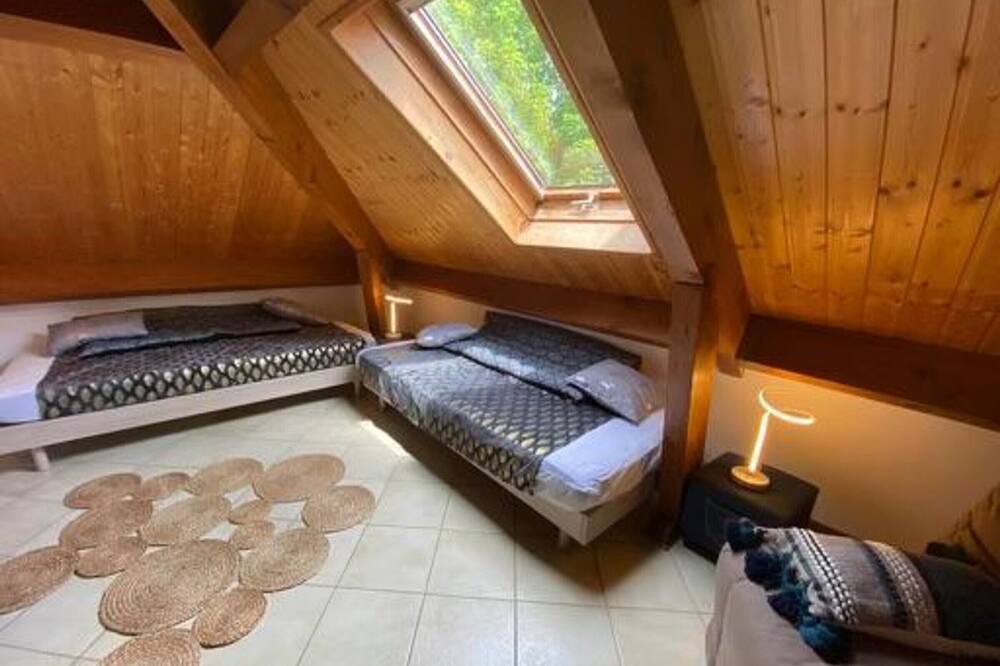 Photo of Bedroom in Salles-Curan
