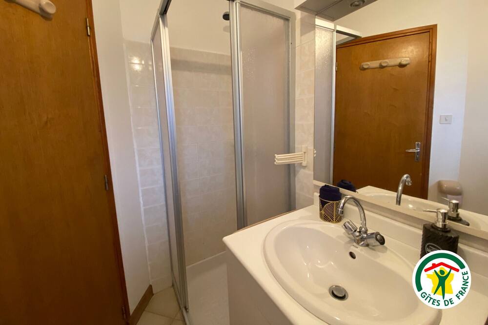 Photo of Bathroom in Salles-Curan