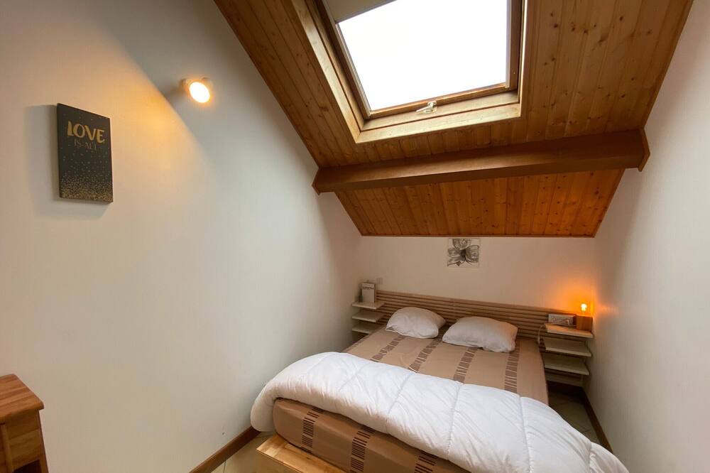 Photo of Bedroom in Salles-Curan