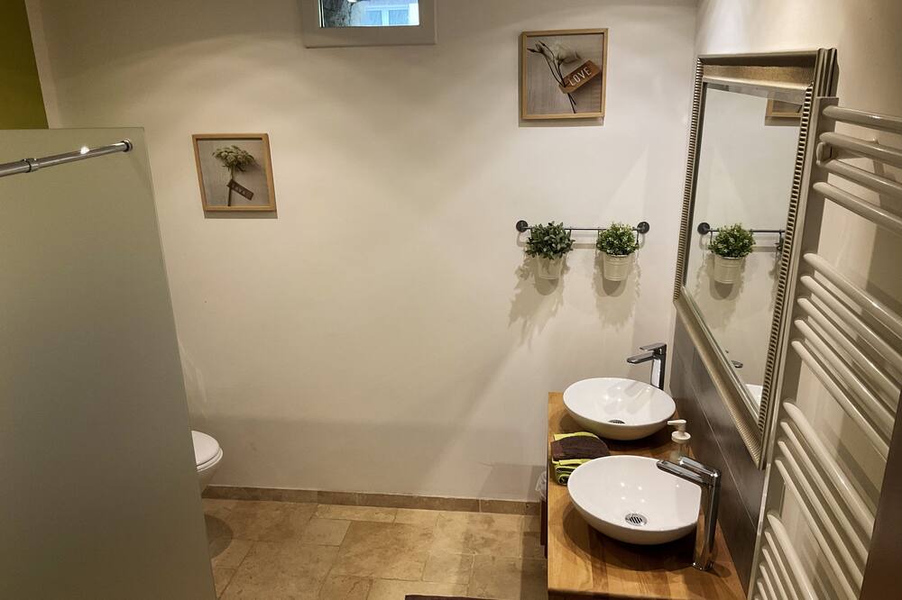 Photo of Bathroom in Saint-Macaire-en-Mauges