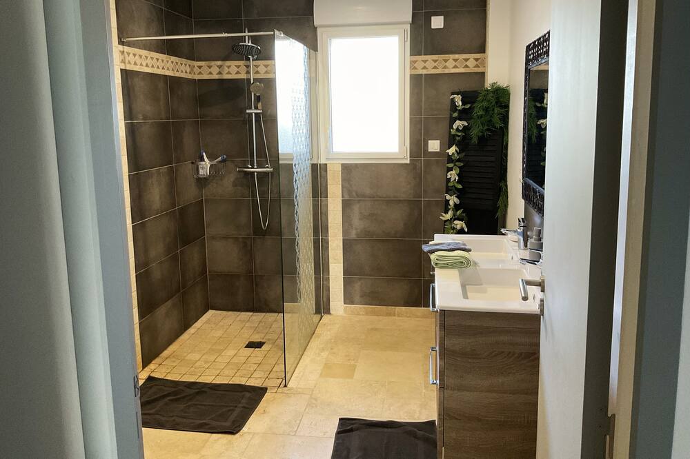 Photo of Bathroom in Saint-Macaire-en-Mauges