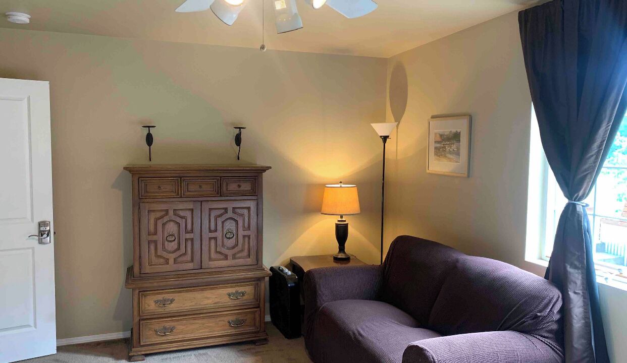 Photo of Livingroom in Grapeview