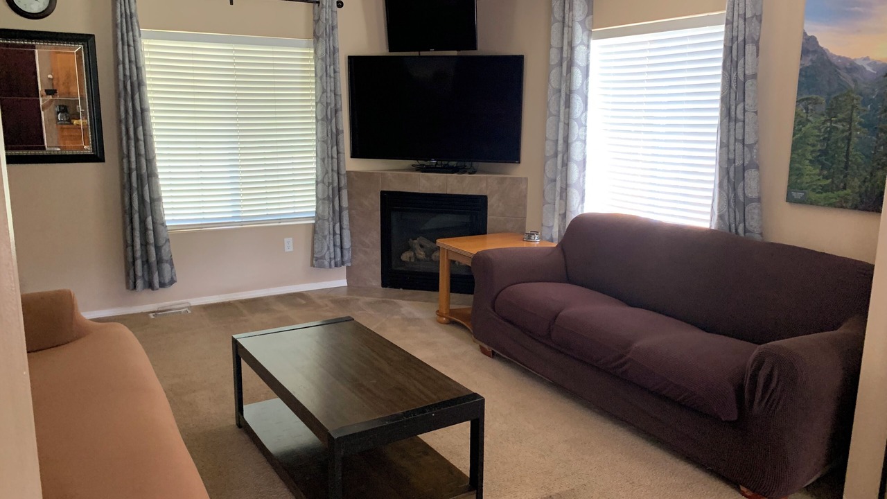 Photo of Livingroom in Grapeview