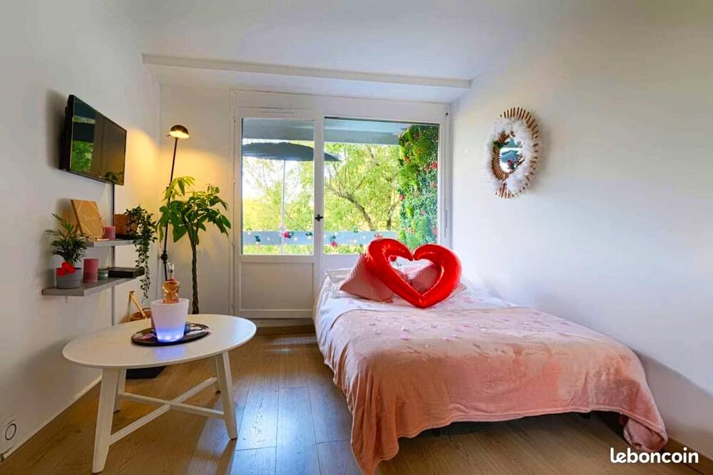Photo of Bedroom in Beaux Arts-Boutonnet